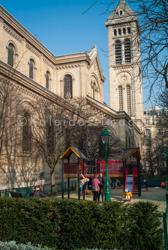Children;Church;Churches;Kaleidos;Kaleidos images;Paris;Places of worship;Play;Playgrounds;Tarek Charara